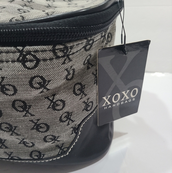 NWT XOXO Black and Gray Cosmetic Bag - Picture 2 of 11